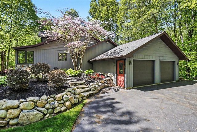 2913 Grange Road, Berrien Springs, MI 49103