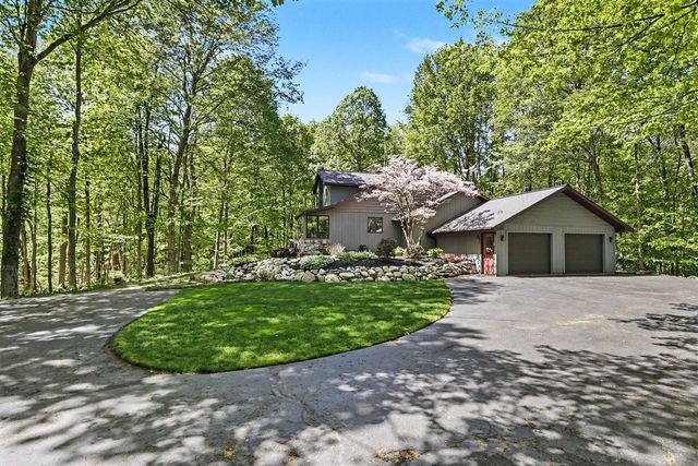 2913 Grange Road, Berrien Springs, MI 49103