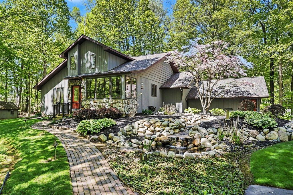 2913 Grange Road, Berrien Springs, MI 49103