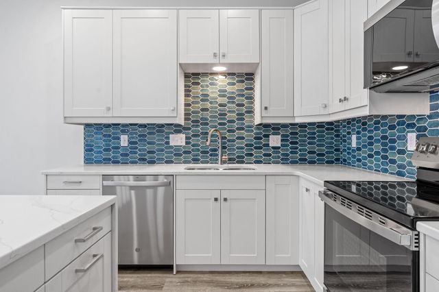 425 W 8th Street 21, New Richmond, WI 54017