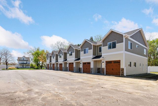 425 W 8th Street 21, New Richmond, WI 54017