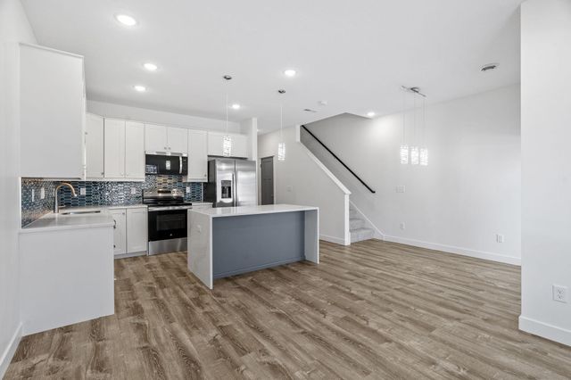 425 W 8th Street 21, New Richmond, WI 54017