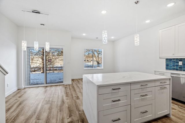 425 W 8th Street 21, New Richmond, WI 54017