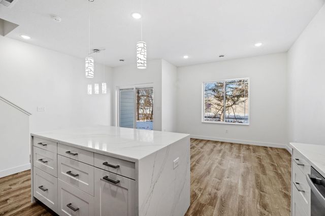 425 W 8th Street 21, New Richmond, WI 54017