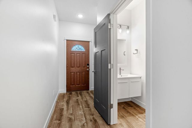 425 W 8th Street 21, New Richmond, WI 54017