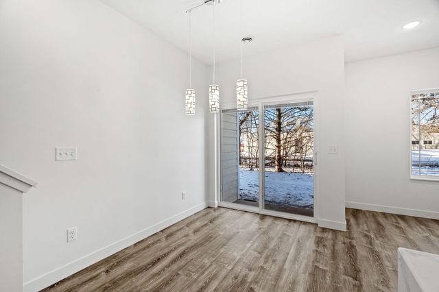 425 W 8th Street 21, New Richmond, WI 54017