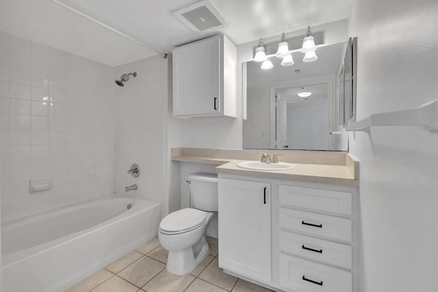 2665 SW 37th Avenue 207, Miami, FL 33133