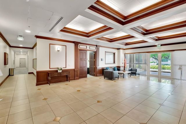 2665 SW 37th Avenue 207, Miami, FL 33133