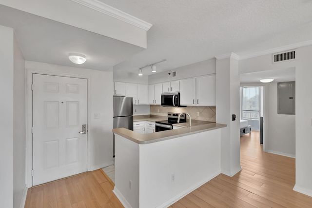 2665 SW 37th Avenue 207, Miami, FL 33133