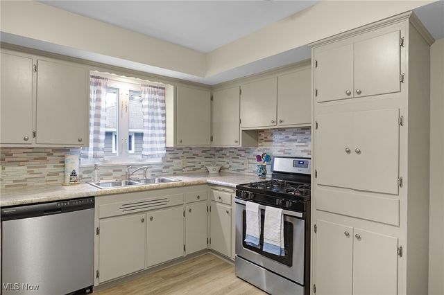 5668 Allendale Drive, North Olmsted, OH 44070