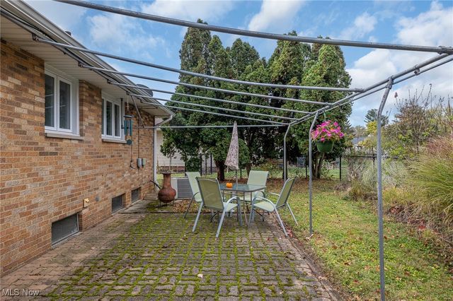 5668 Allendale Drive, North Olmsted, OH 44070