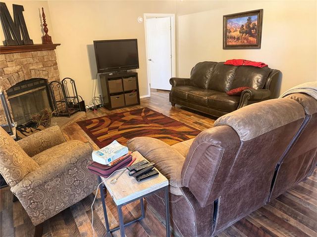 102 Castle Rock Lane, Shawnee, OK 74804