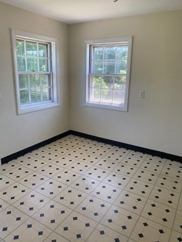 16 Abington Ave 2R, Holbrook, MA 02343