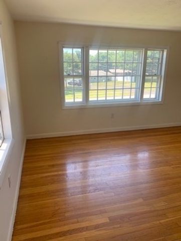 16 Abington Ave 2R, Holbrook, MA 02343