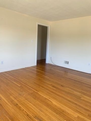 16 Abington Ave 2R, Holbrook, MA 02343