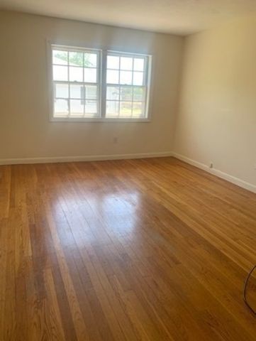 16 Abington Ave 2R, Holbrook, MA 02343
