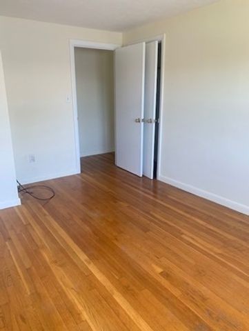 16 Abington Ave 2R, Holbrook, MA 02343