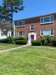 16 Abington Ave 2R, Holbrook, MA 02343