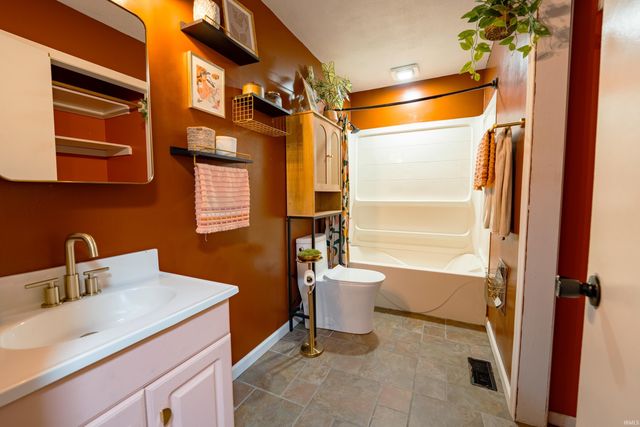 415 N Chandler Drive, Ellettsville, IN 47429