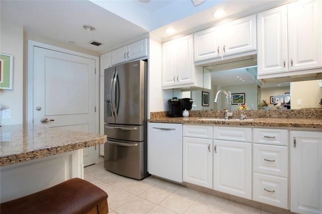 1212 BENJAMIN FRANKLIN DRIVE 607, Sarasota, FL 34236