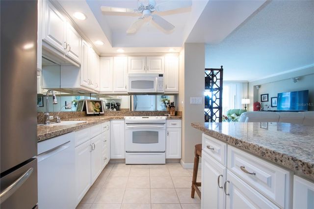 1212 BENJAMIN FRANKLIN DRIVE 607, Sarasota, FL 34236