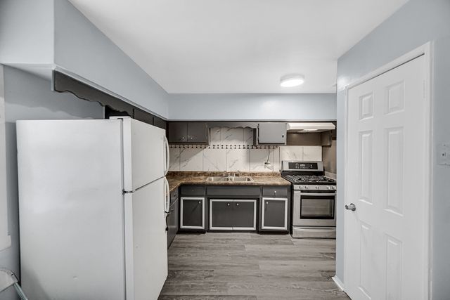 2303 E 100th Street, Chicago, IL 60617