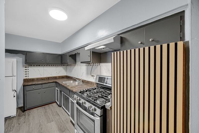 2303 E 100th Street, Chicago, IL 60617