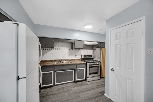 2303 E 100th Street, Chicago, IL 60617