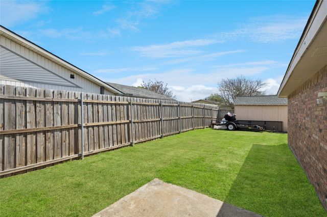 1905 Montana Trail, Grand Prairie, TX 75052