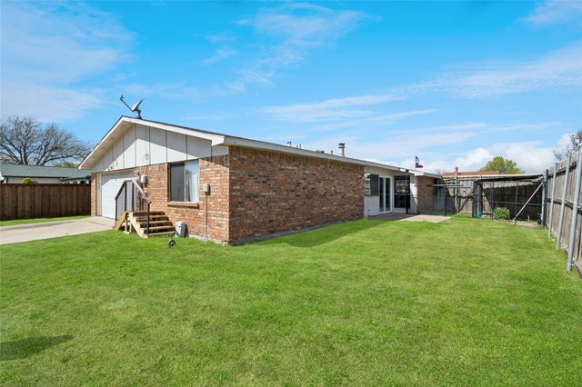 1905 Montana Trail, Grand Prairie, TX 75052