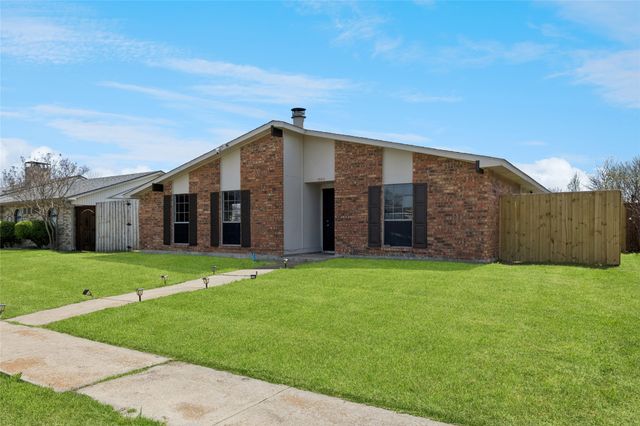 1905 Montana Trail, Grand Prairie, TX 75052