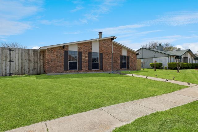 1905 Montana Trail, Grand Prairie, TX 75052