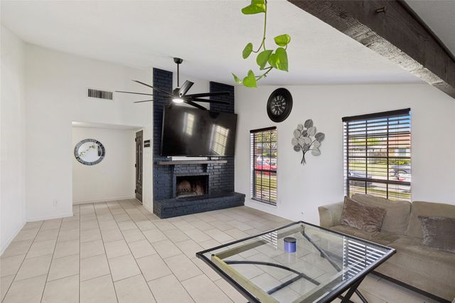 1905 Montana Trail, Grand Prairie, TX 75052