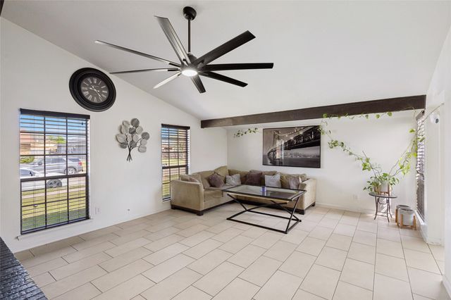 1905 Montana Trail, Grand Prairie, TX 75052