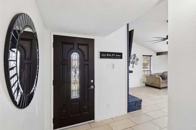 1905 Montana Trail, Grand Prairie, TX 75052