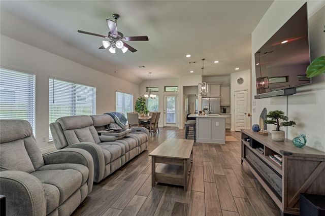 233 N Carson Cub Court, Montgomery, TX 77316
