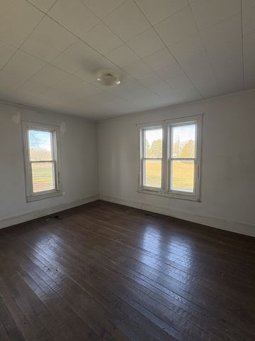 328 Lafayette Rd, Red Boiling Springs, TN 37150