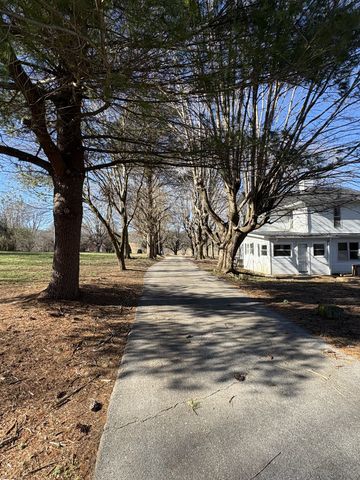 328 Lafayette Rd, Red Boiling Springs, TN 37150