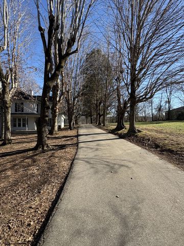 328 Lafayette Rd, Red Boiling Springs, TN 37150