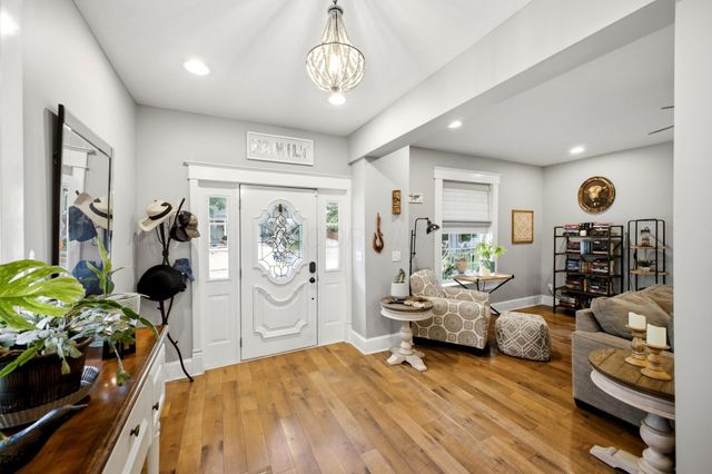 1186 N Columbus Street, Lancaster, OH 43130