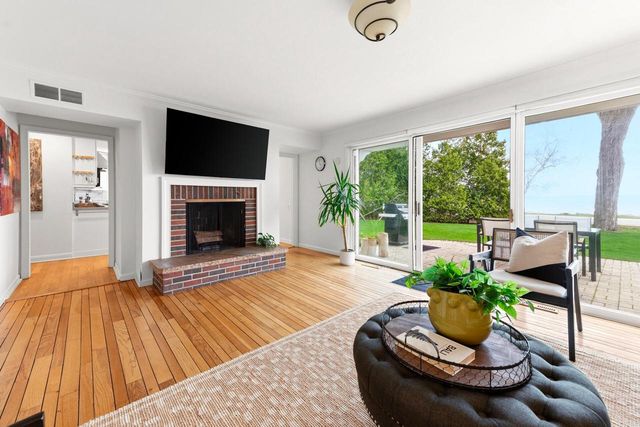 8035 N Beach DRIVE, Fox Point, WI 53217