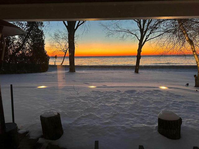 8035 N Beach DRIVE, Fox Point, WI 53217