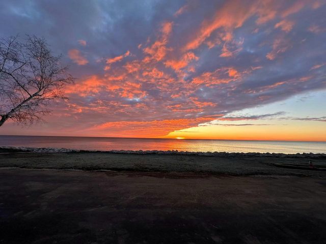 8035 N Beach DRIVE, Fox Point, WI 53217