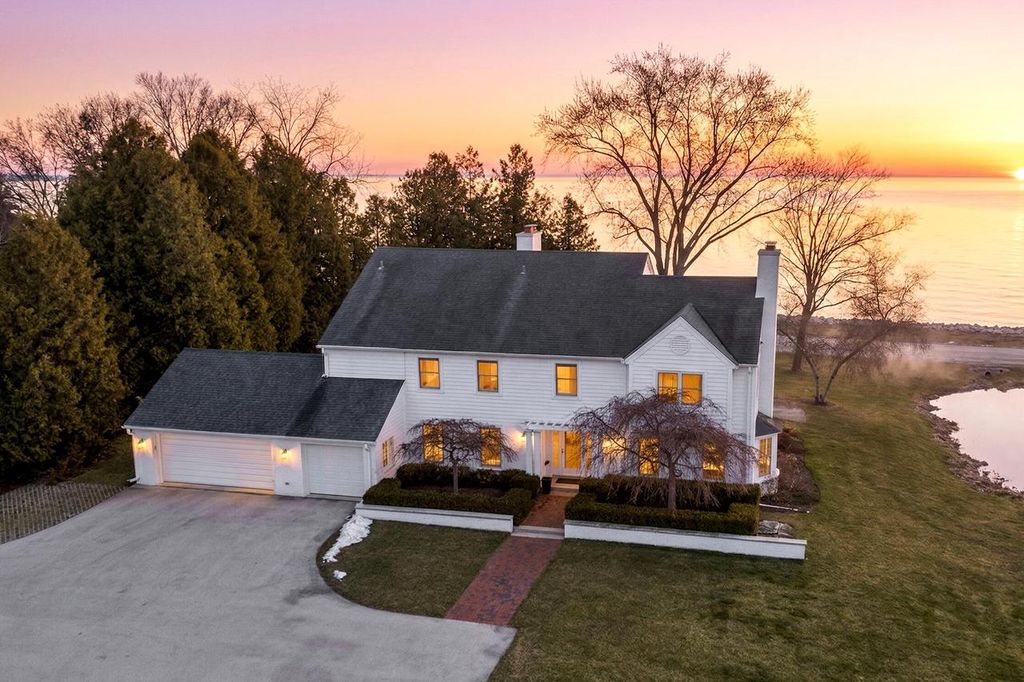 8035 N Beach DRIVE, Fox Point, WI 53217