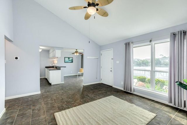 10209 Schaper, Galveston, TX 77554