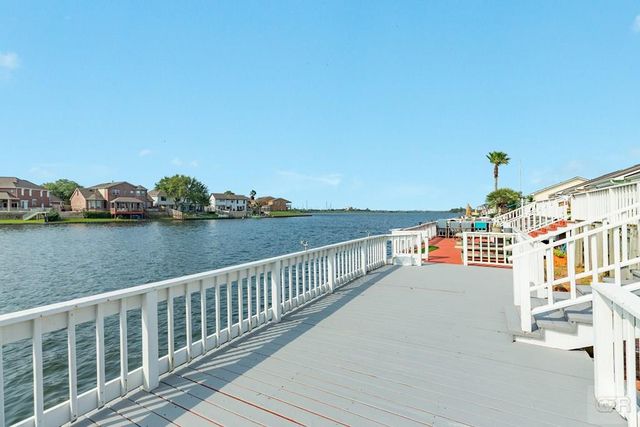 10209 Schaper, Galveston, TX 77554