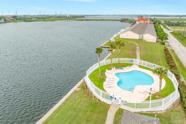 10209 Schaper, Galveston, TX 77554