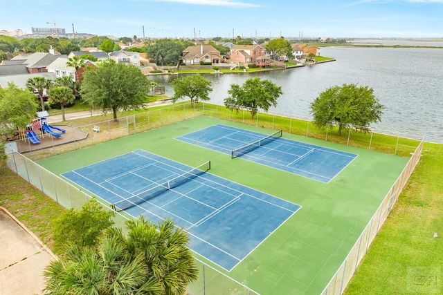 10209 Schaper, Galveston, TX 77554