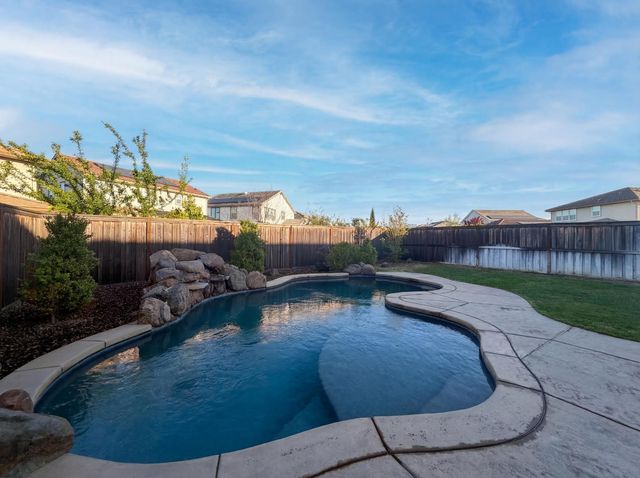 8292 Triplefin Way, Elk Grove, CA 95757