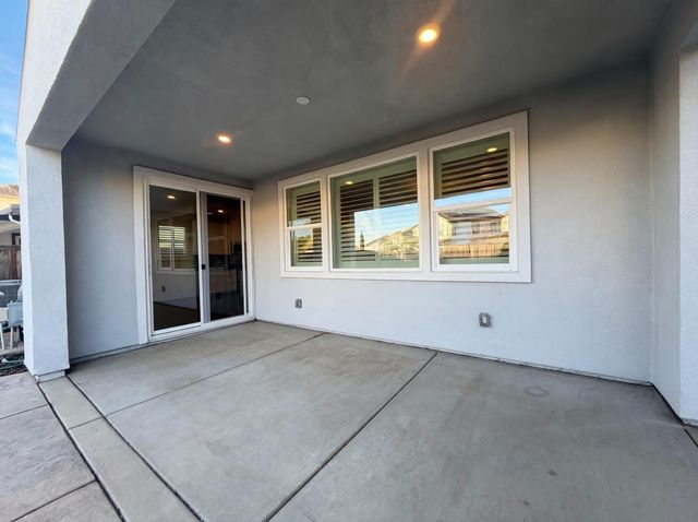 8292 Triplefin Way, Elk Grove, CA 95757